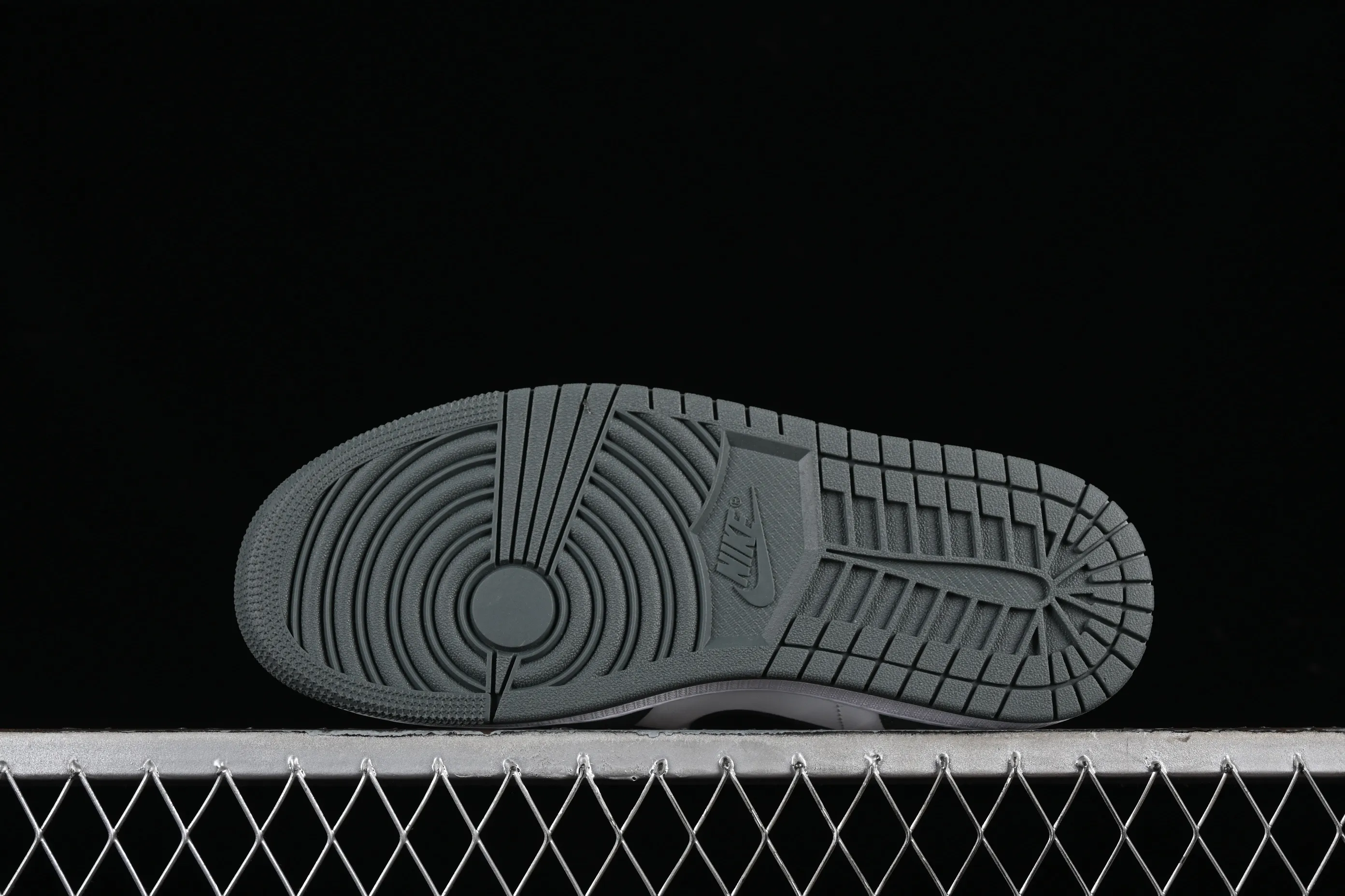 All categories Air Jordan Jordan series basketball shoes Air Jordan 1 Low Air Jordan 1 Low AJ1 Joe 1 black and gray low-top cultural basketball shoes 553560-152